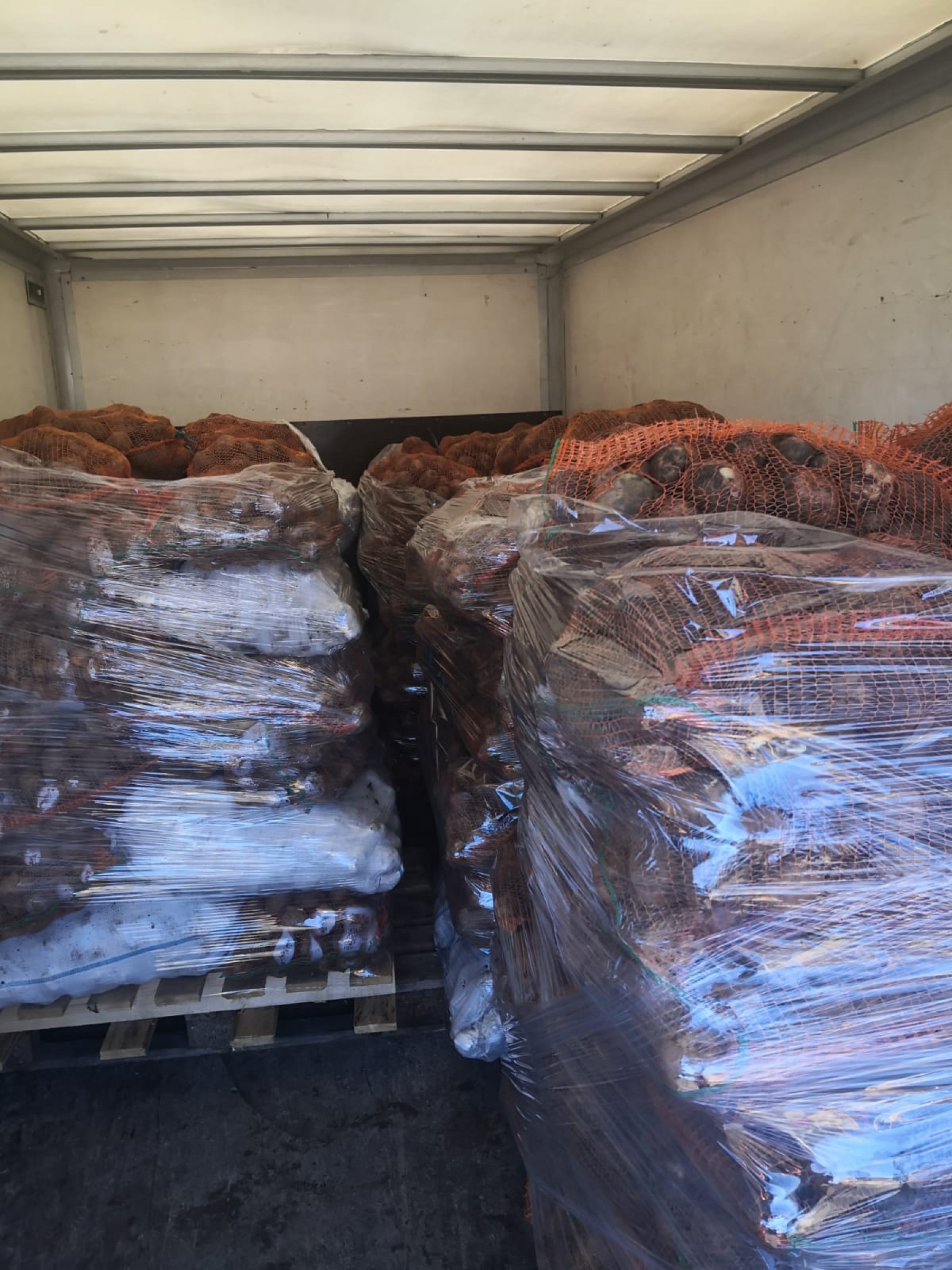 20 de tone de cartofi dăruite spitalelor din Arhiepiscopia Sucevei și Rădăuților