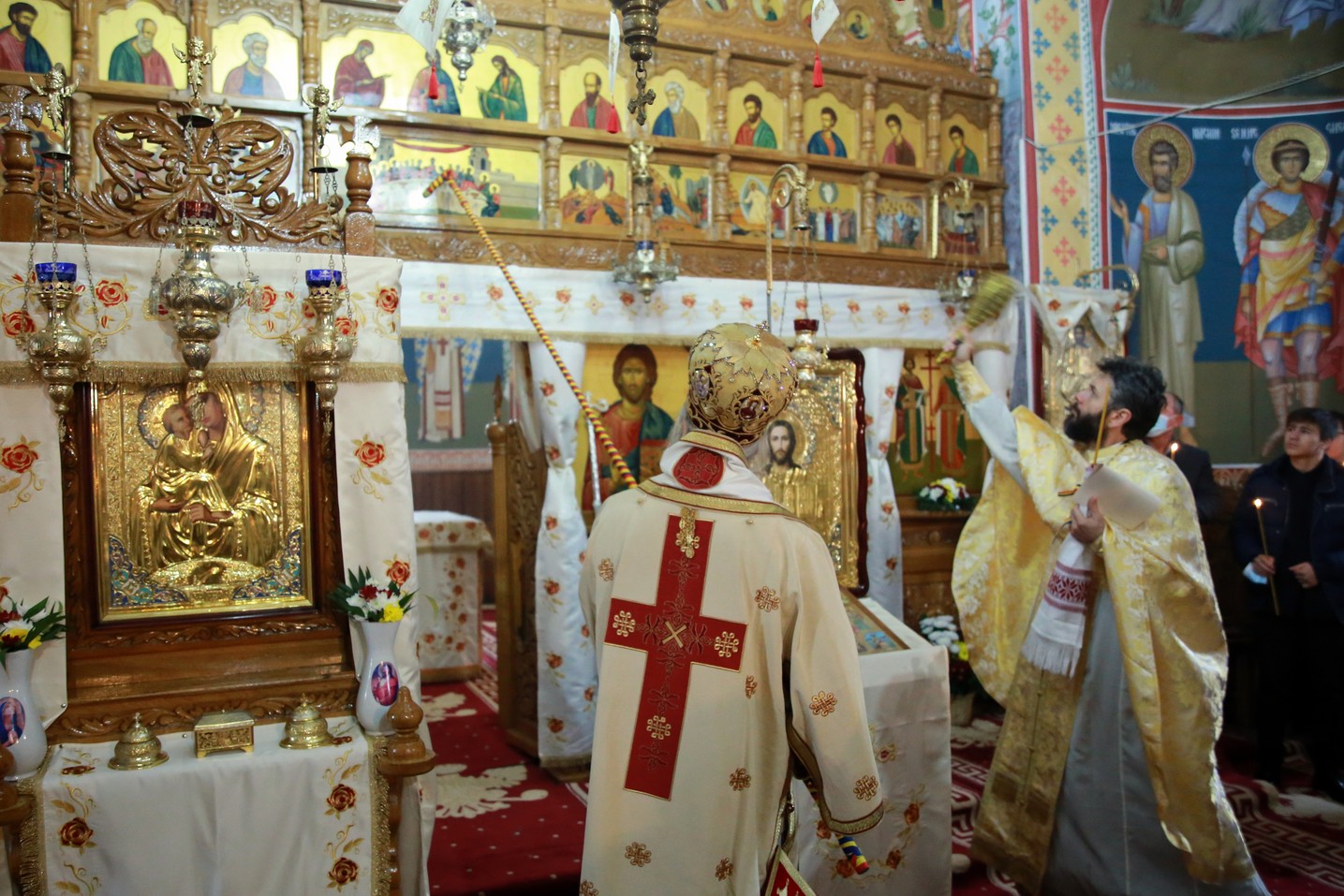 IPS Mitropolit Teofan, la Osoi: „Cea mai mare bogăție în viața omului este credința în Hristos – Dumnezeu”