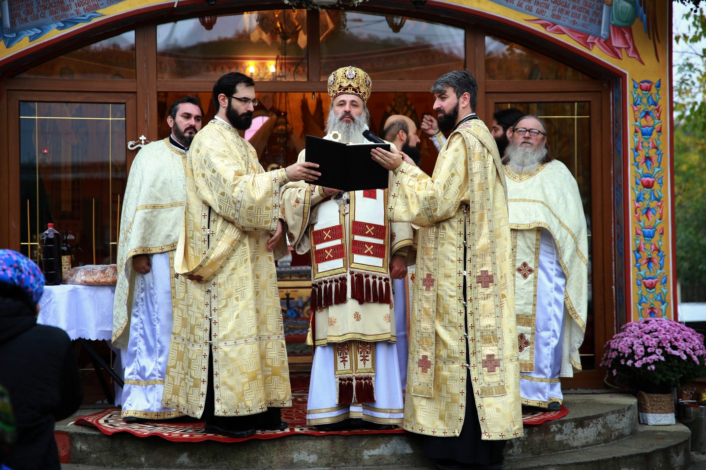 IPS Mitropolit Teofan, la Osoi: „Cea mai mare bogăție în viața omului este credința în Hristos – Dumnezeu”