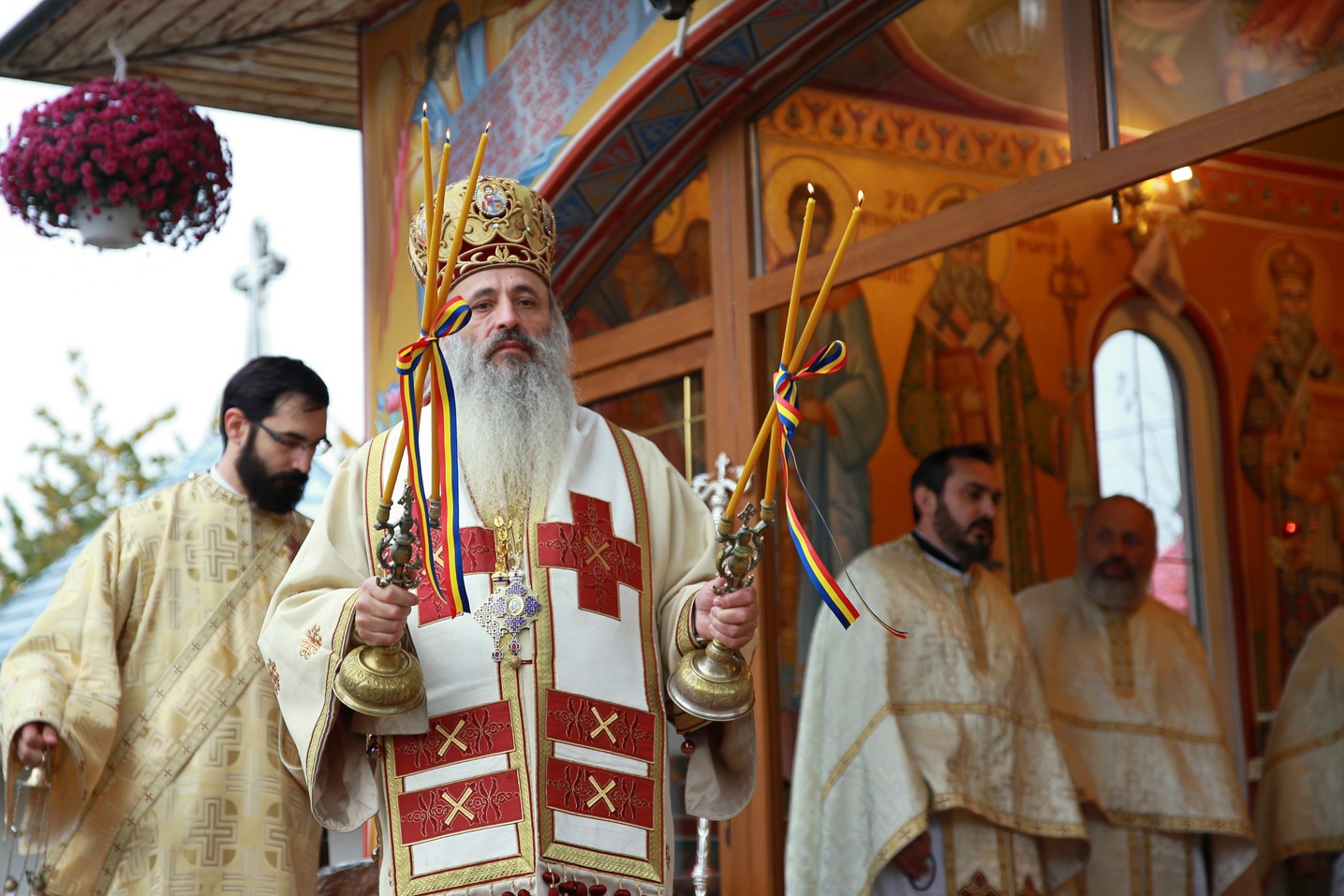 IPS Mitropolit Teofan, la Osoi: „Cea mai mare bogăție în viața omului este credința în Hristos – Dumnezeu”