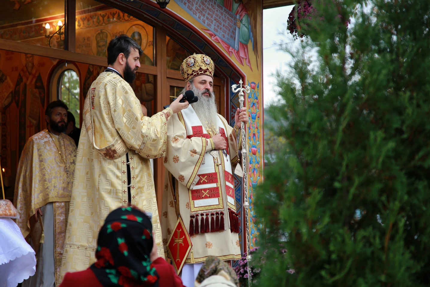 IPS Mitropolit Teofan, la Osoi: „Cea mai mare bogăție în viața omului este credința în Hristos – Dumnezeu”