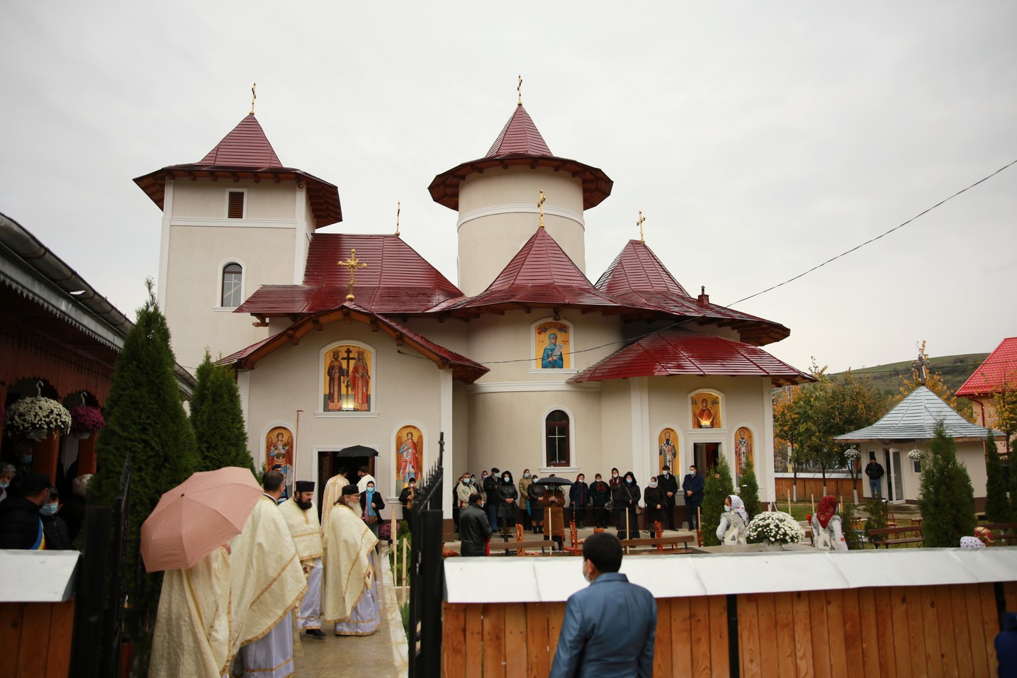 IPS Mitropolit Teofan, la Osoi: „Cea mai mare bogăție în viața omului este credința în Hristos – Dumnezeu”