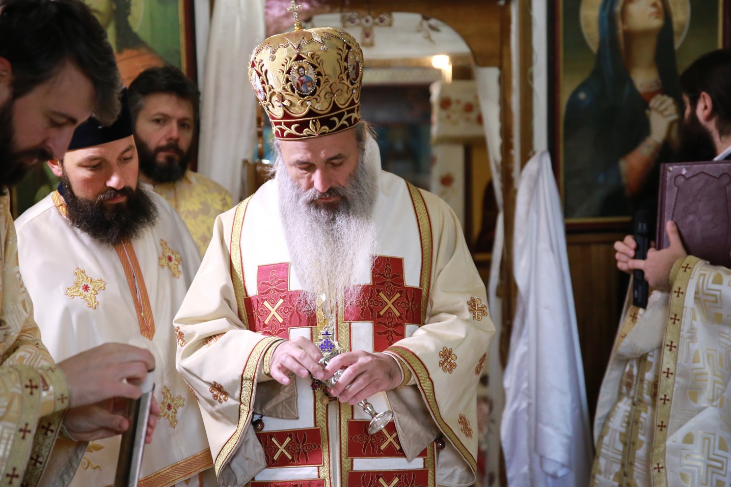 IPS Mitropolit Teofan, la Osoi: „Cea mai mare bogăție în viața omului este credința în Hristos – Dumnezeu”