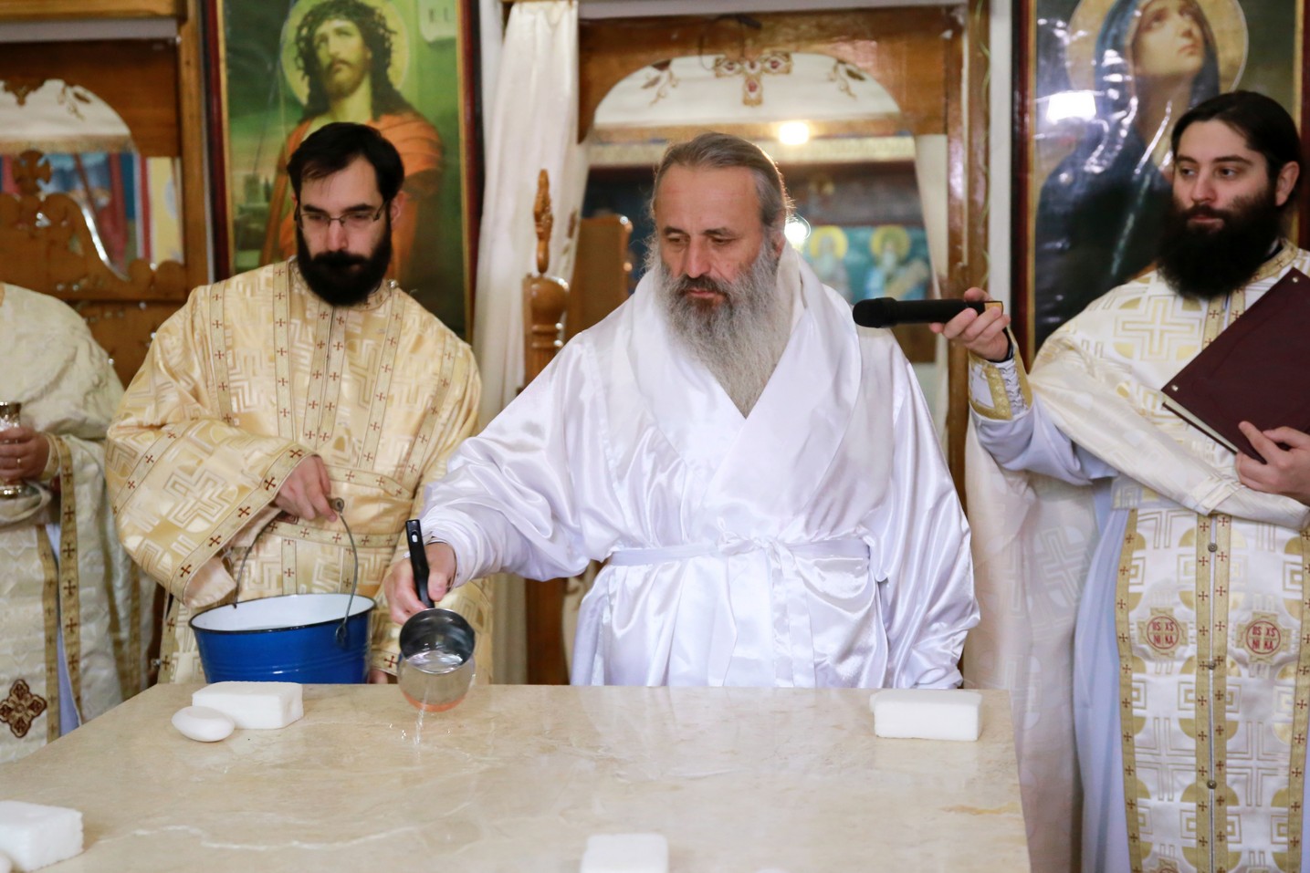 IPS Mitropolit Teofan, la Osoi: „Cea mai mare bogăție în viața omului este credința în Hristos – Dumnezeu”