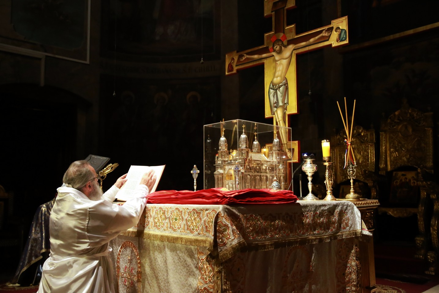„Sărbătoarea luminii”, marcată la Iași prin Liturghie arhierească