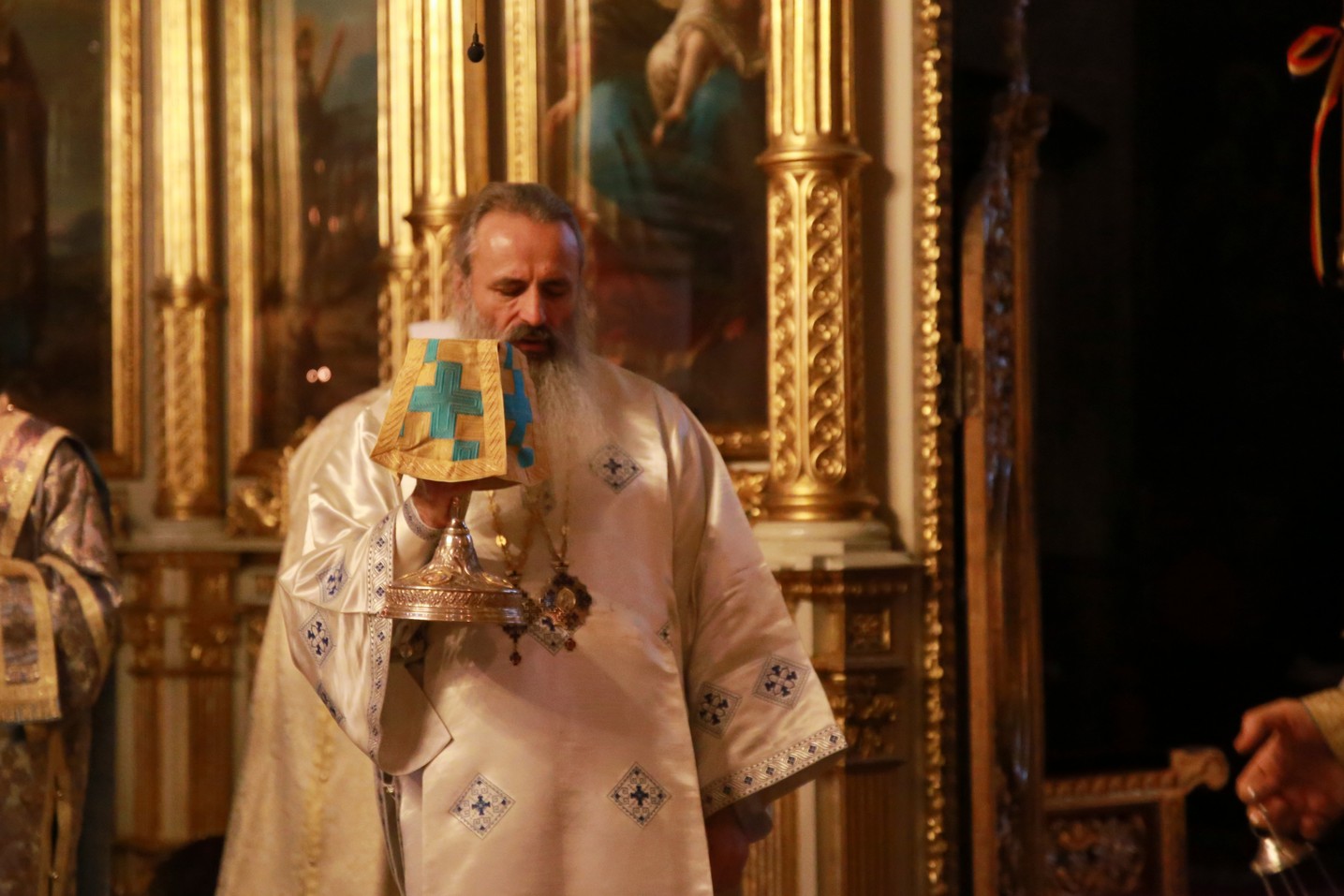 „Sărbătoarea luminii”, marcată la Iași prin Liturghie arhierească