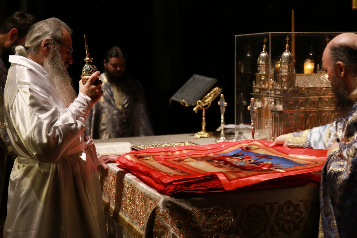 „Sărbătoarea luminii”, marcată la Iași prin Liturghie arhierească