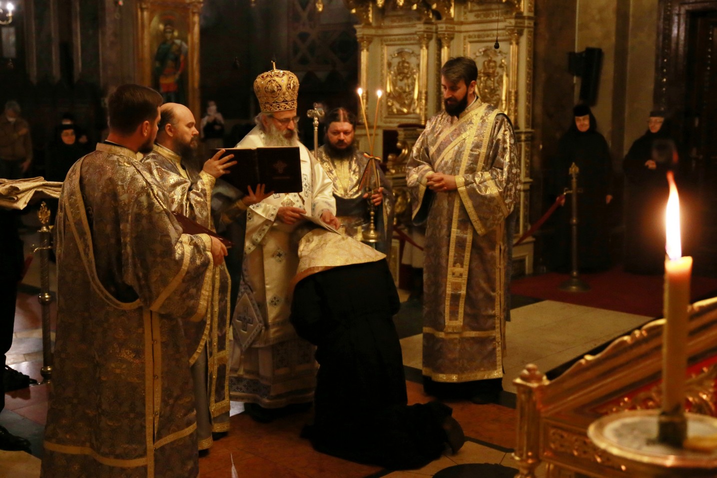 „Sărbătoarea luminii”, marcată la Iași prin Liturghie arhierească