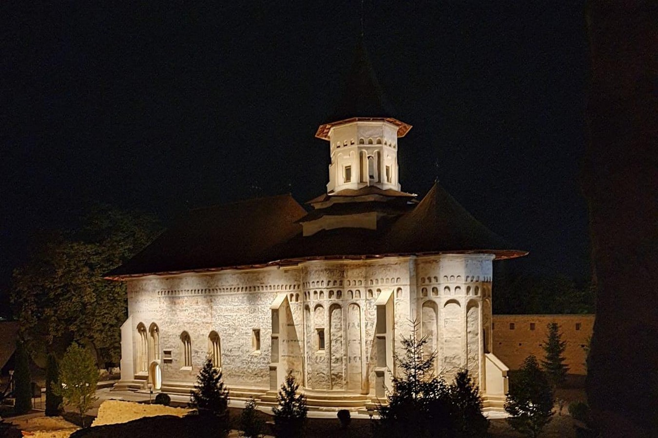 Conferință dedicată finalizării proiectului de restaurare al Mănăstirii Probota