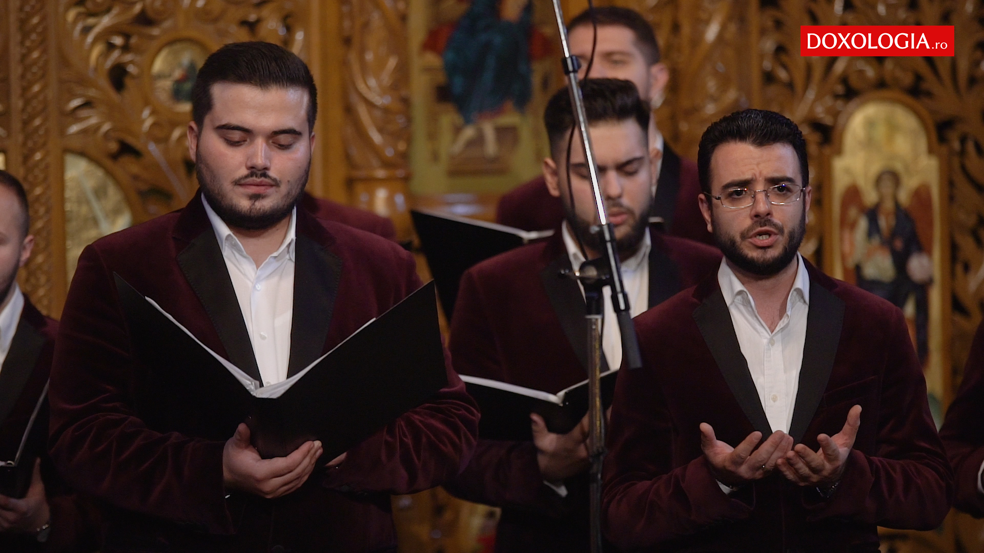 (Video) În coliba-ntunecată – Corala „Armonia”