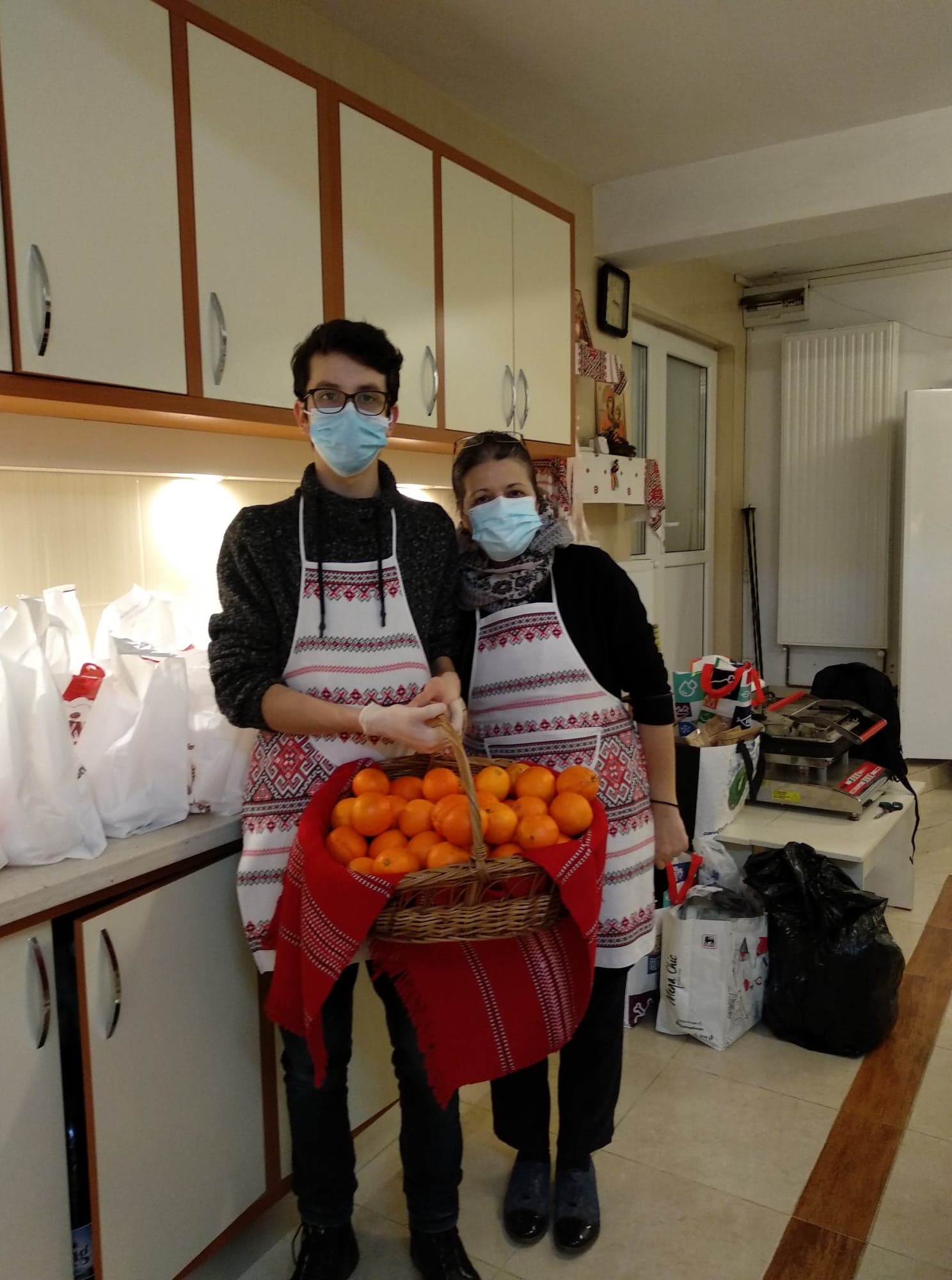 În Parohia „Sfinții Ap. Petru și Pavel” din Chilișoaia, elevii apropie, prin voluntariat, oameni, locuri și destine