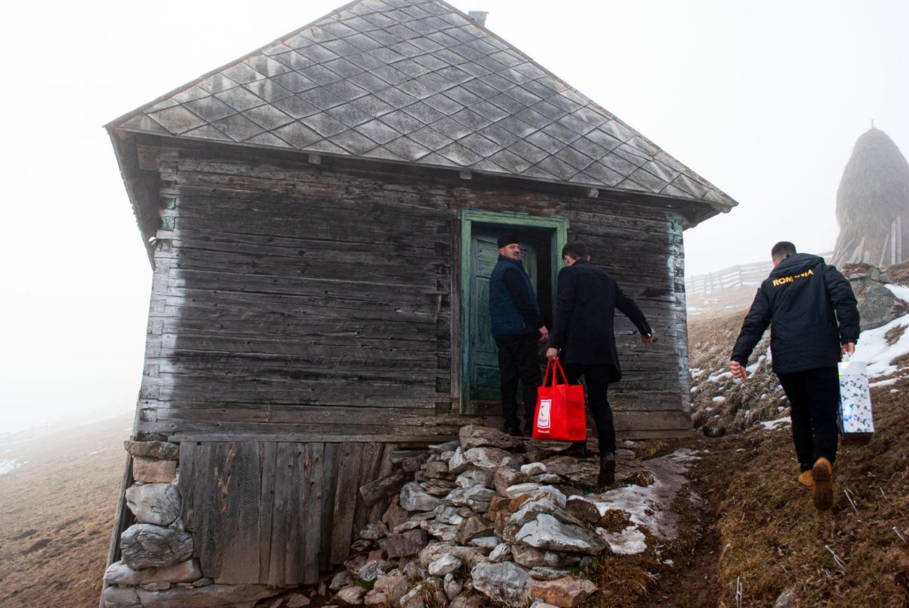 Acțiunea umanitară „Poți fi și tu Moș Crăciun”, organizată de ASCOR Alba Iulia