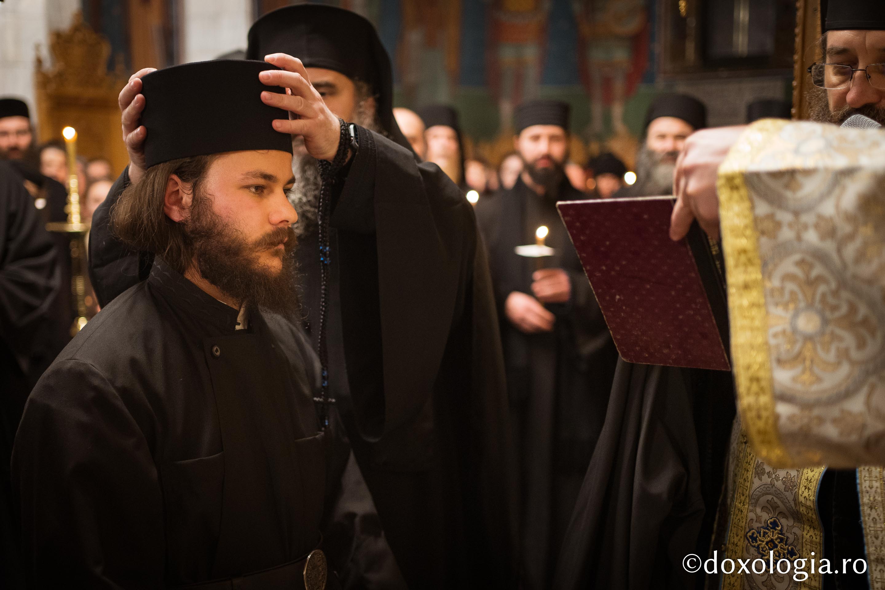 (Foto) Cerul și pământul, martori la taina călugăriei