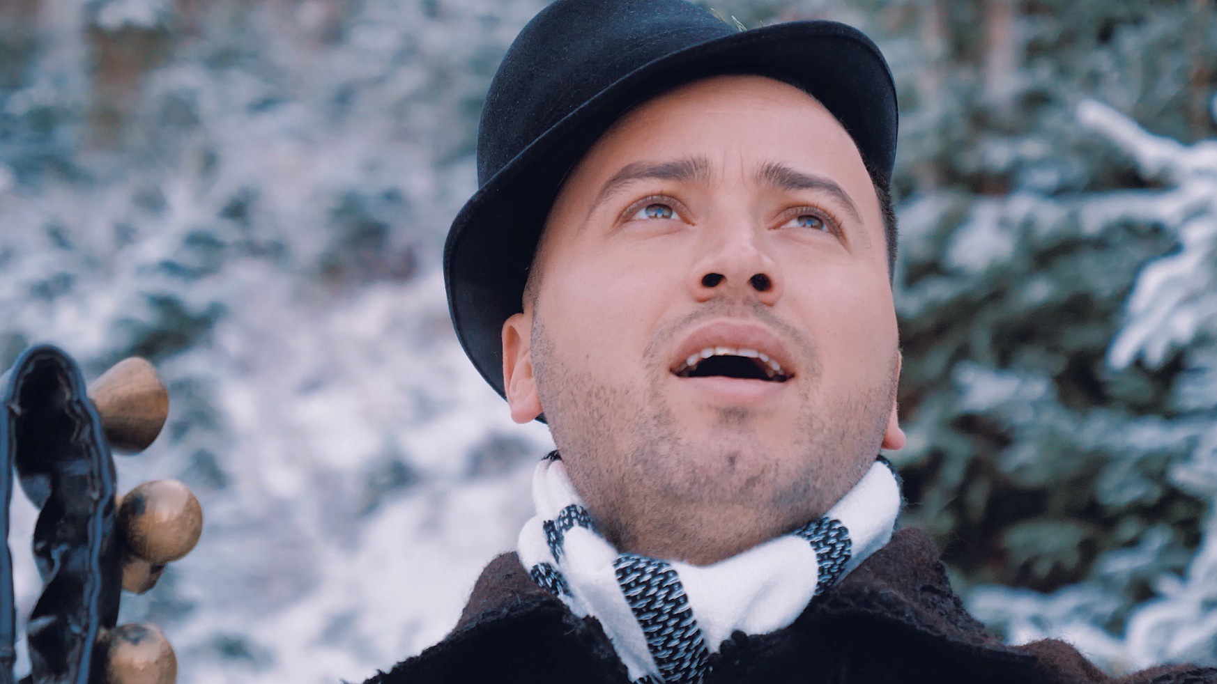 (Interviu) Despre colinde și Crăciunul în Bucovina, cu Alexandru Brădățan: „Cântecul meu trebuie să fie ca o predică”