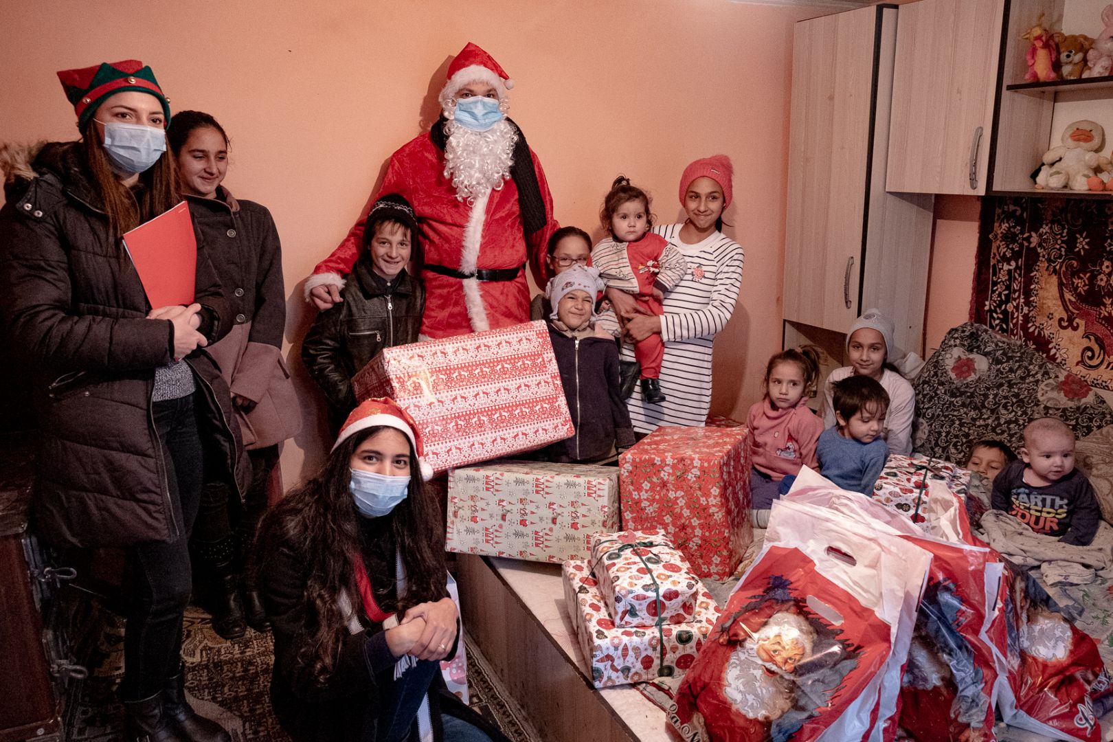 Pro Vita Iași: Fapte bune pentru familiile cu mulți copii din Arhiepiscopia Iașilor Pro Vita Iași: Fapte bune pentru familiile cu mulți copii din Arhiepiscopia Iașilor