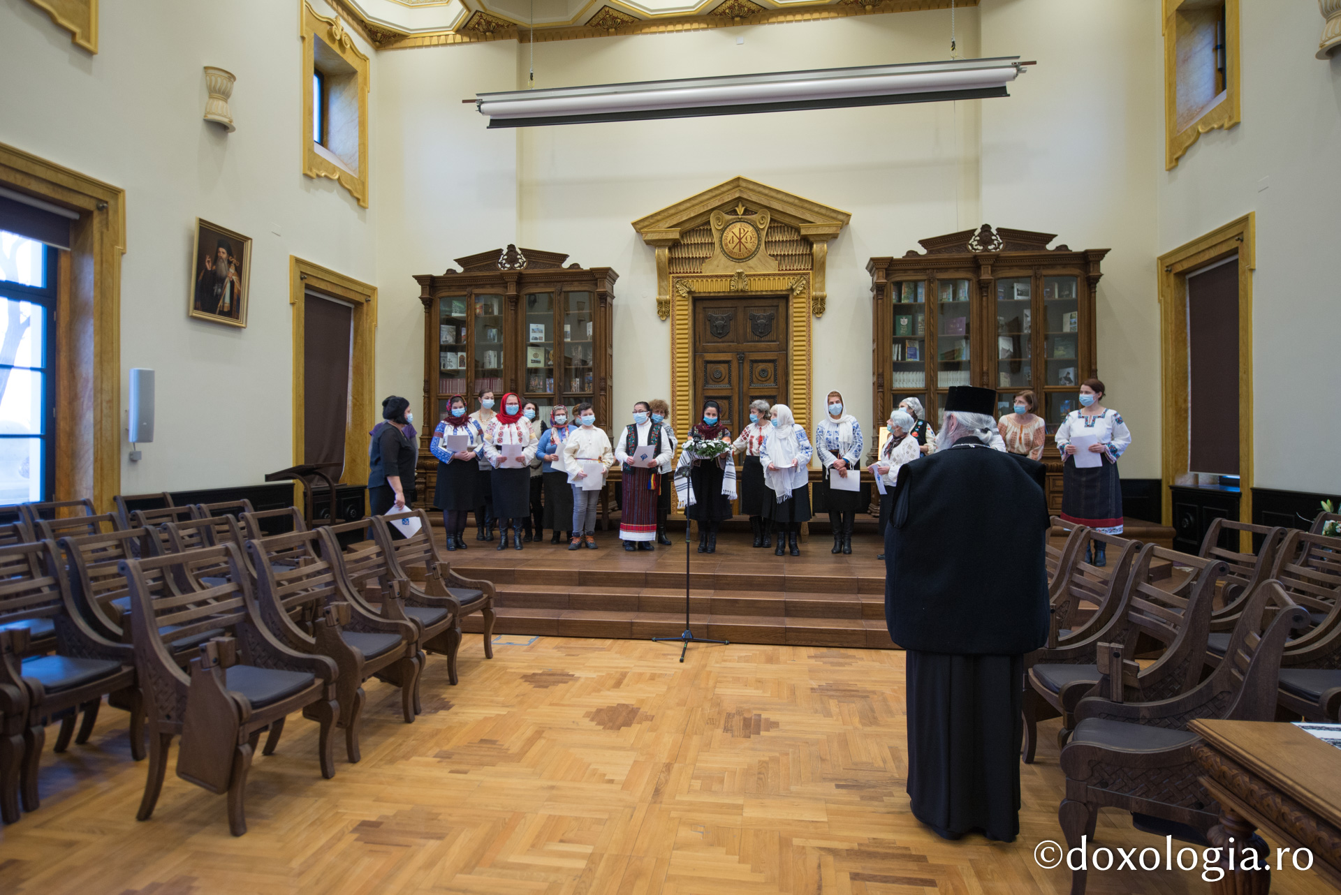Colindători la Reședința Mitropolitană / foto: Tudorel Rusu Corul Societății Ortodoxe a Femeilor Române (S.O.F.R.) - filiala Iași – Colindători la Reședința Mitropolitană 2020