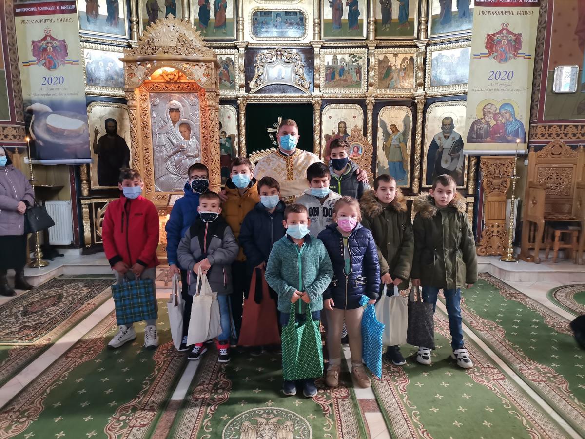 Programul eparhial „Donație pentru educație” în protopopiatele Buhuşi şi Sascut