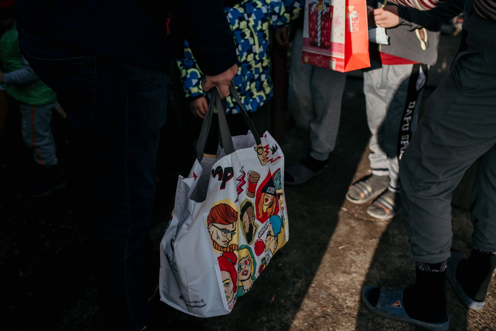 Bucurie pentru 20 de familii neajutorate din partea Sfântului Nicolae