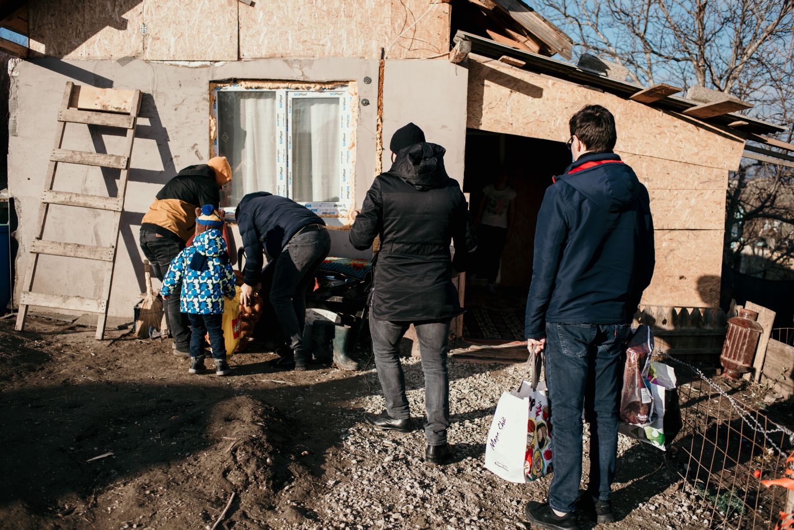 Bucurie pentru 20 de familii neajutorate din partea Sfântului Nicolae