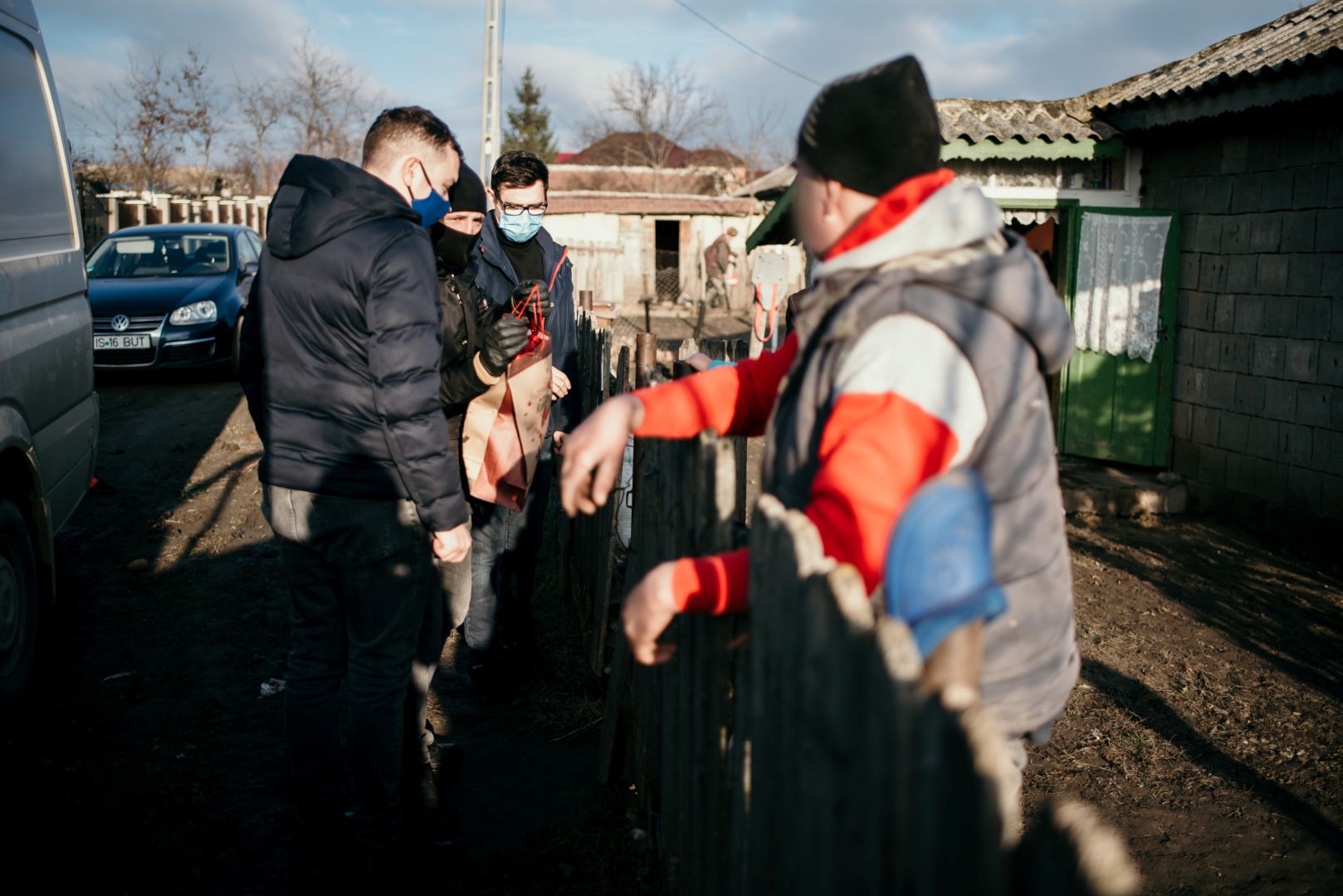 Bucurie pentru 20 de familii neajutorate din partea Sfântului Nicolae