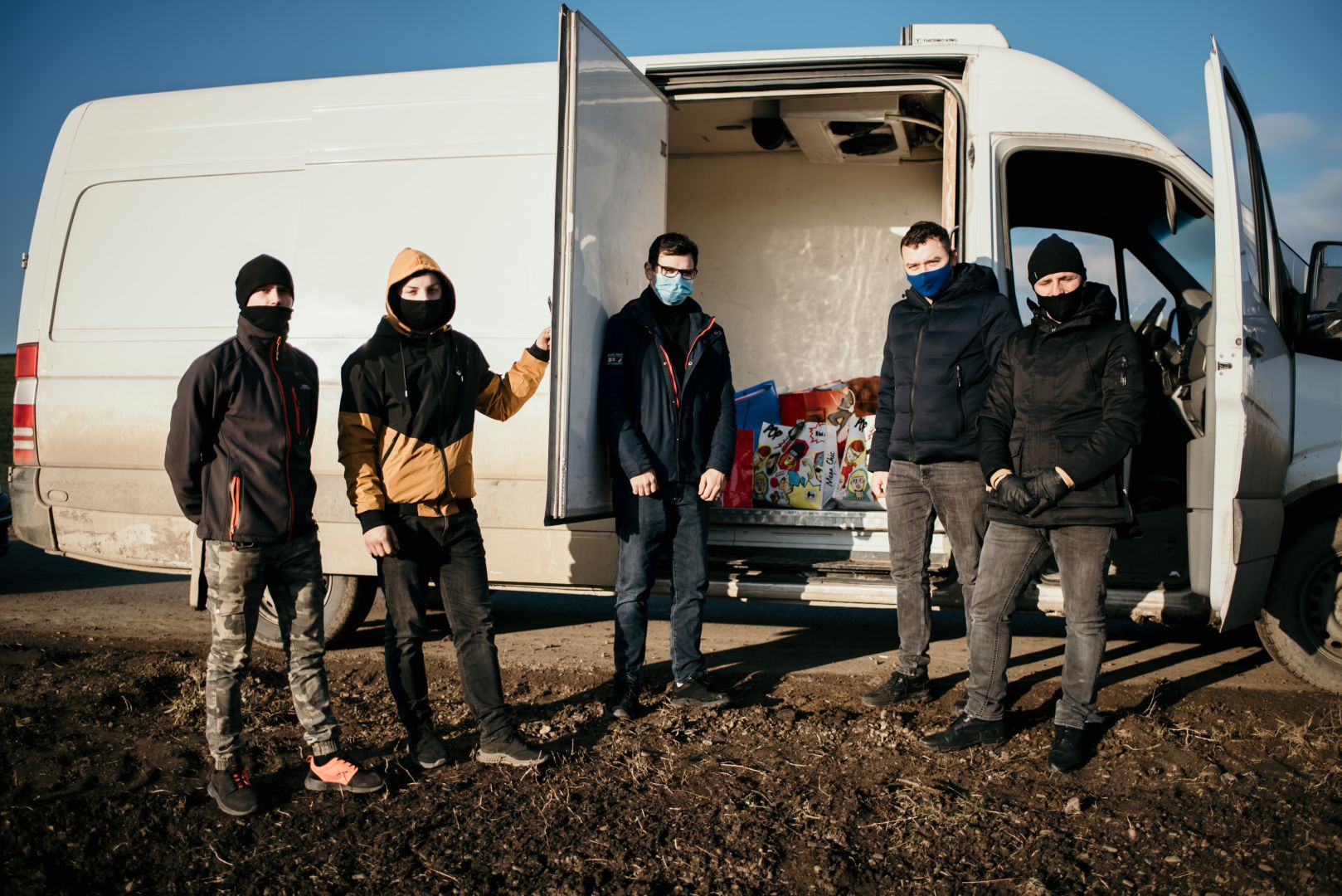 Bucurie pentru 20 de familii neajutorate din partea Sfântului Nicolae