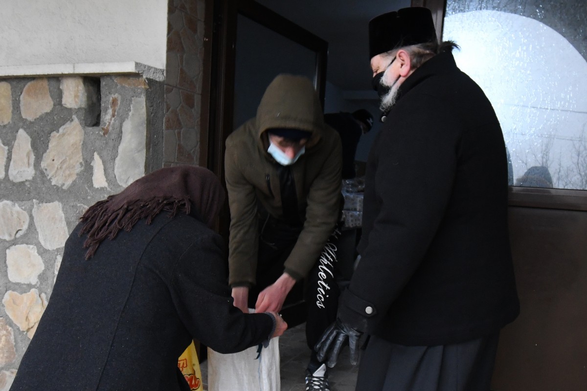 Campania „Daruri în cinstea pruncului Iisus” la Mănăstirea Hadâmbu