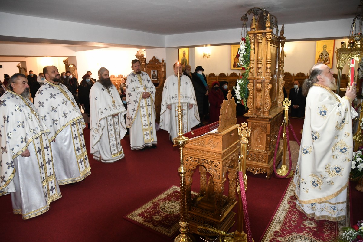 Paraclisul catedralei Mănăstirii Hadâmbu şi-a serbat hramul