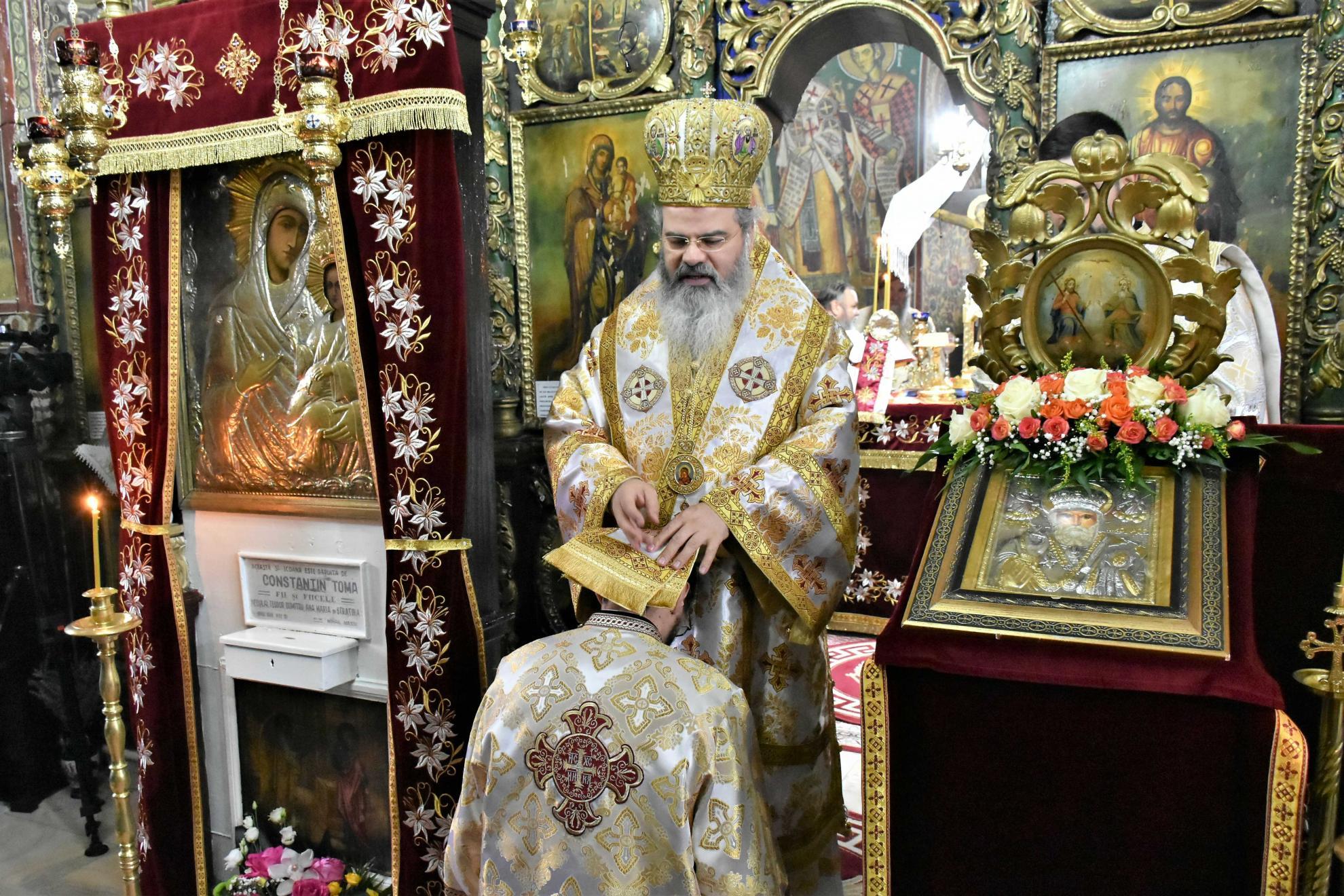 PS Ignatie: „Să nu zăbovim numai asupra formei exterioare a credinței. Să mergem întotdeauna înspre ceea ce ține de profunzimea și autenticitatea ei. Formalismul ucide dragostea și delicatețea pe care ar trebui să le avem față de cei din jur”