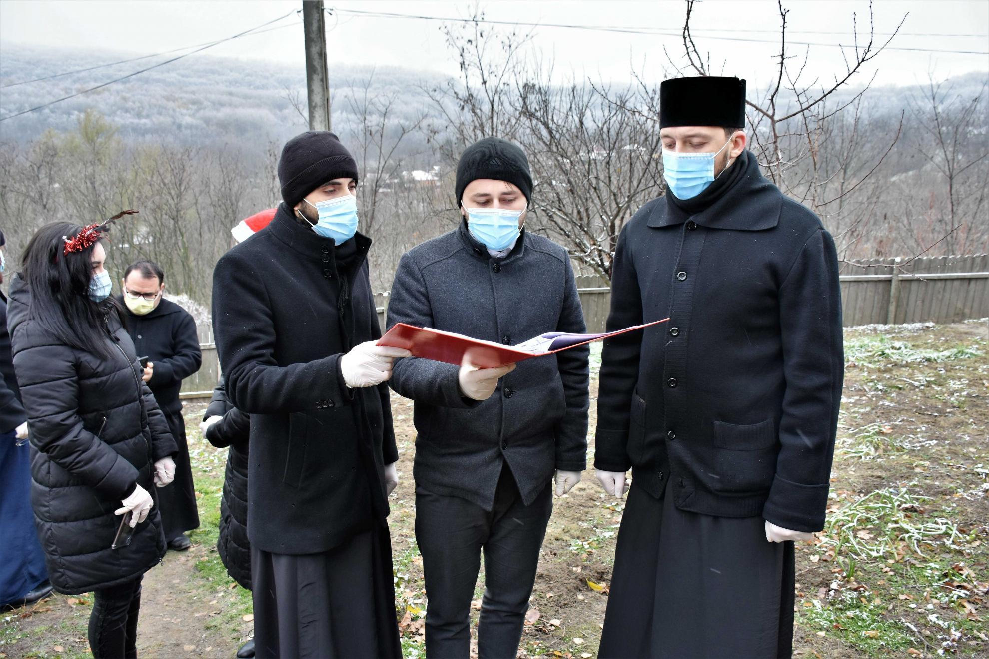 Caravana „Dar de Crăciun” din Episcopia Huşilor ajunge la 3000 de copii din judeţul Vaslui