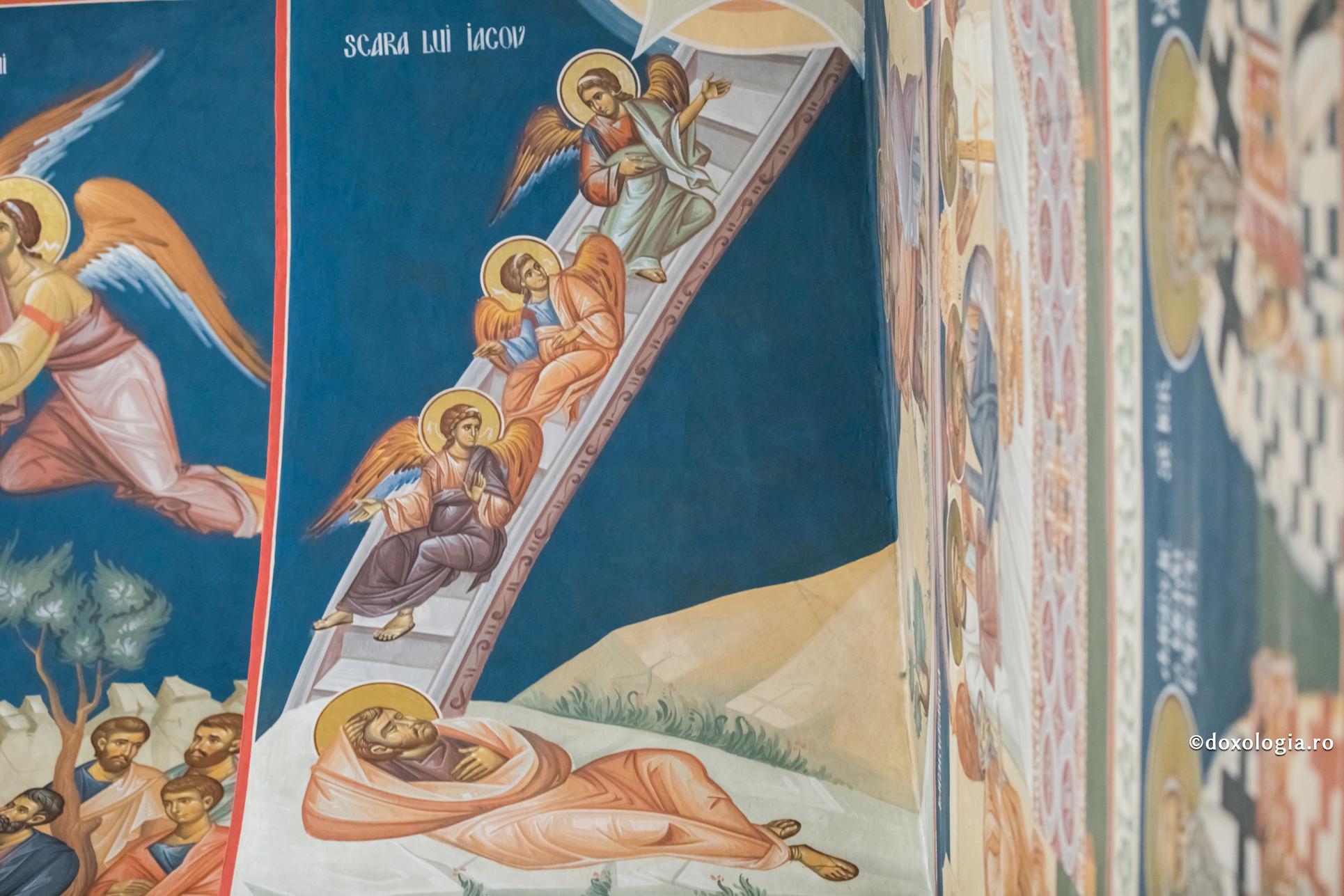 Cine s-a urcat la Cer și iarăși s-a pogorât, și cine a adunat vânturile în sânul lui?