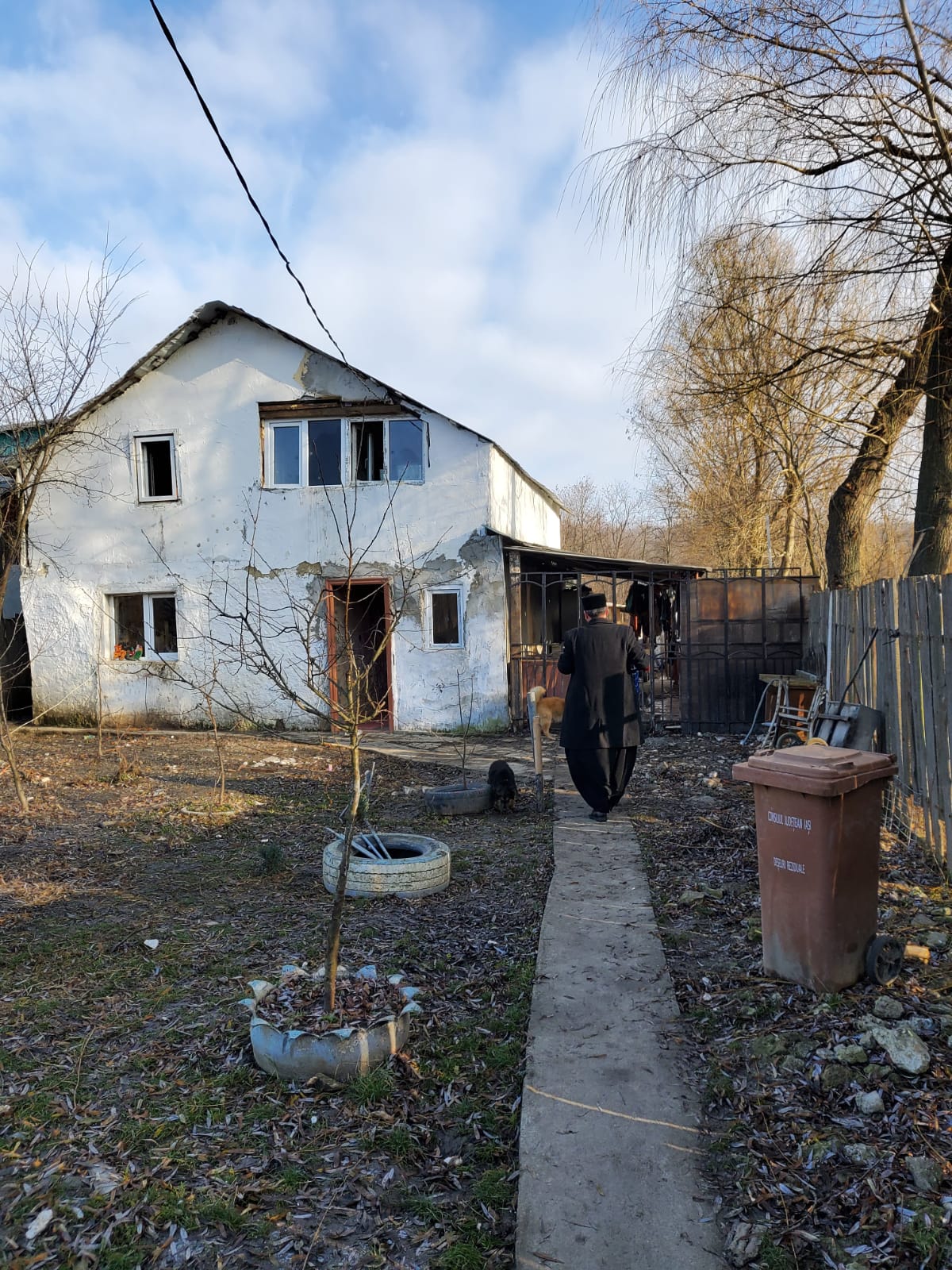 Doi fotografi din Iași au oferit o #masăcaldădecrăciun celor fără posibilități