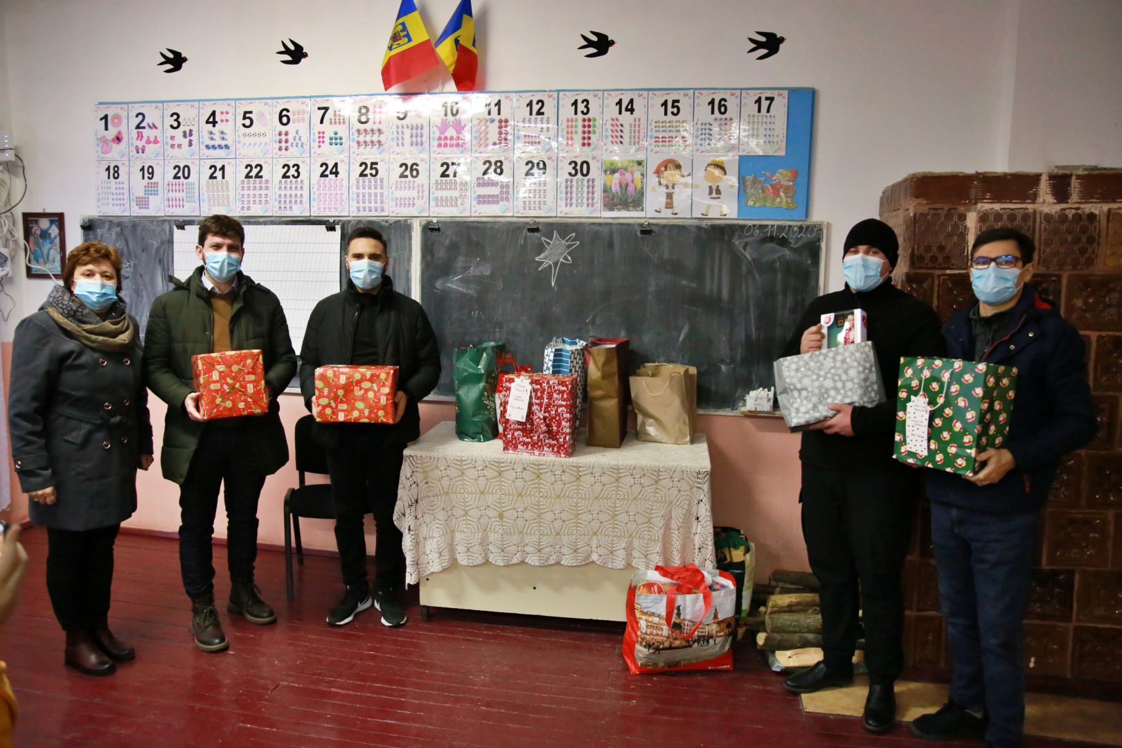 Cadouri pentru elevii din Ghergheleu, Rediu Galian și Pribești, din partea prietenilor Sfântului Nicolae