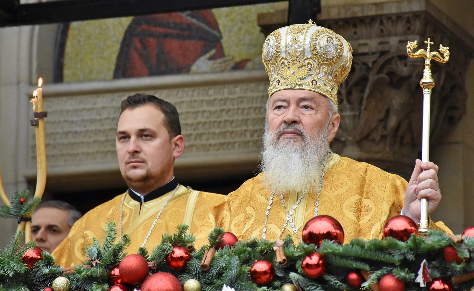 (Video) „Cine dă, lui îşi dă; cine face, lui îşi face” – Pastorală la Nașterea Domnului 2020 – IPS Andrei