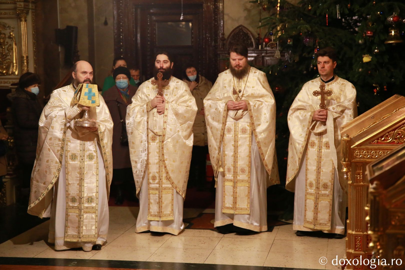 IPS Mitropolit Teofan: „Întreaga viață a omului se cuvine a fi un ajun de Crăciun”