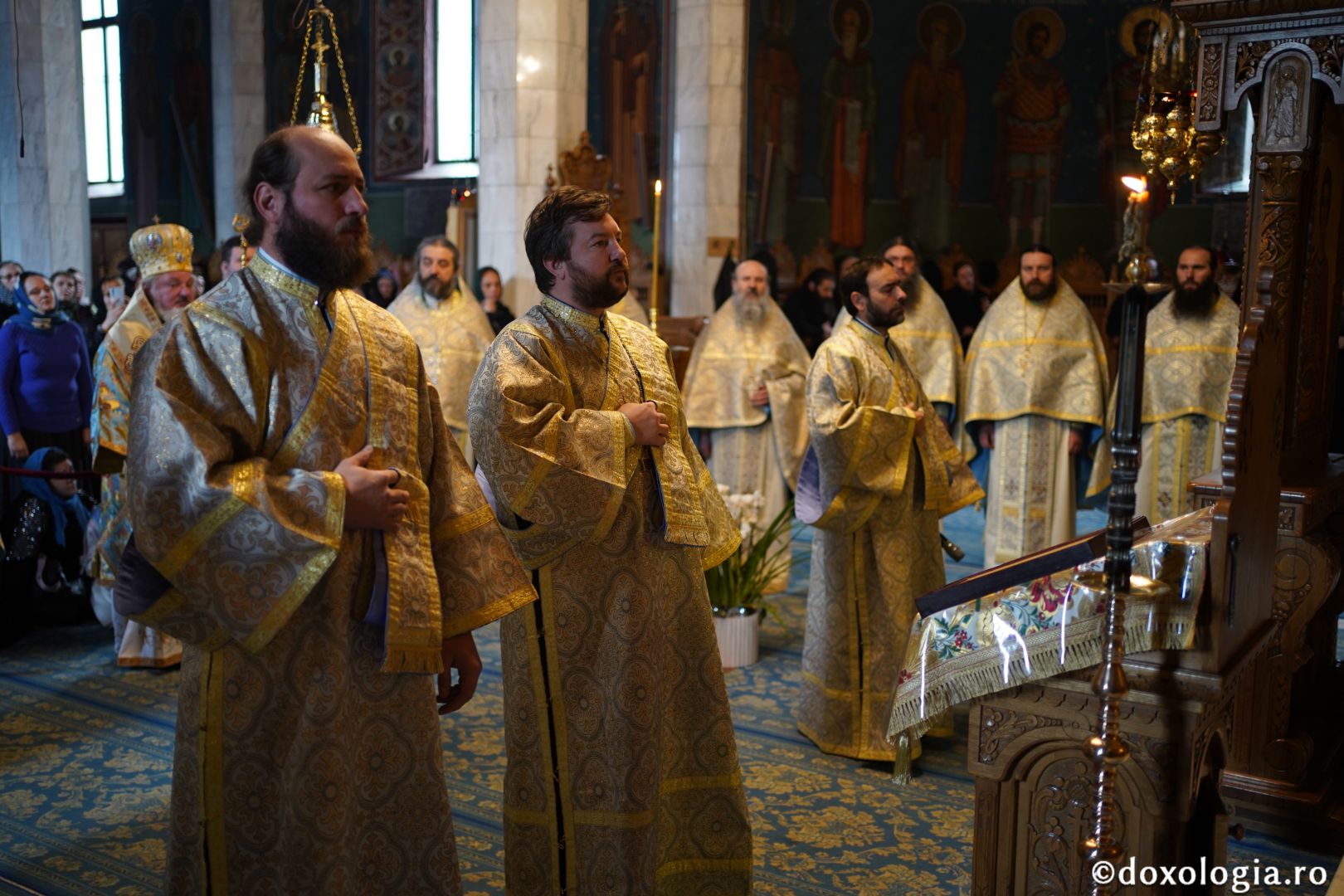 Parastas pentru duhovnicii din „Grădina cu sfinți”: PS Varlaam Ploieșteanul a slujit la Mănăstirea Sihăstria