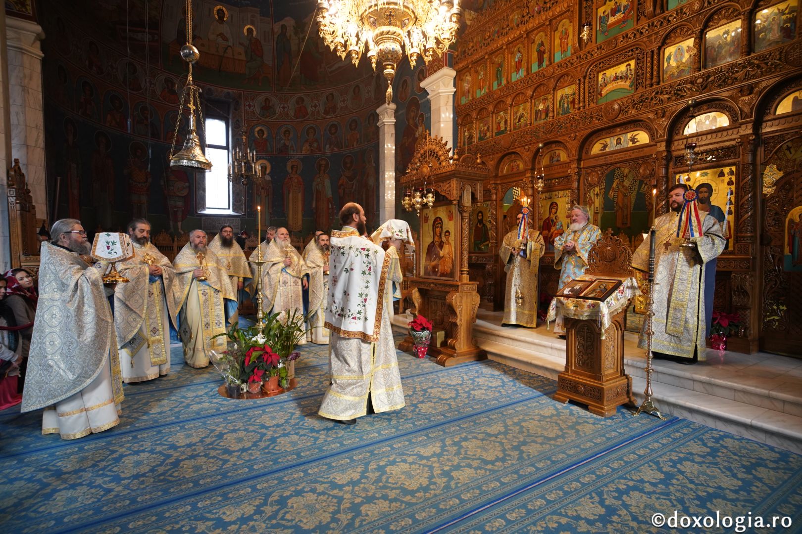 Parastas pentru duhovnicii din „Grădina cu sfinți”: PS Varlaam Ploieșteanul a slujit la Mănăstirea Sihăstria
