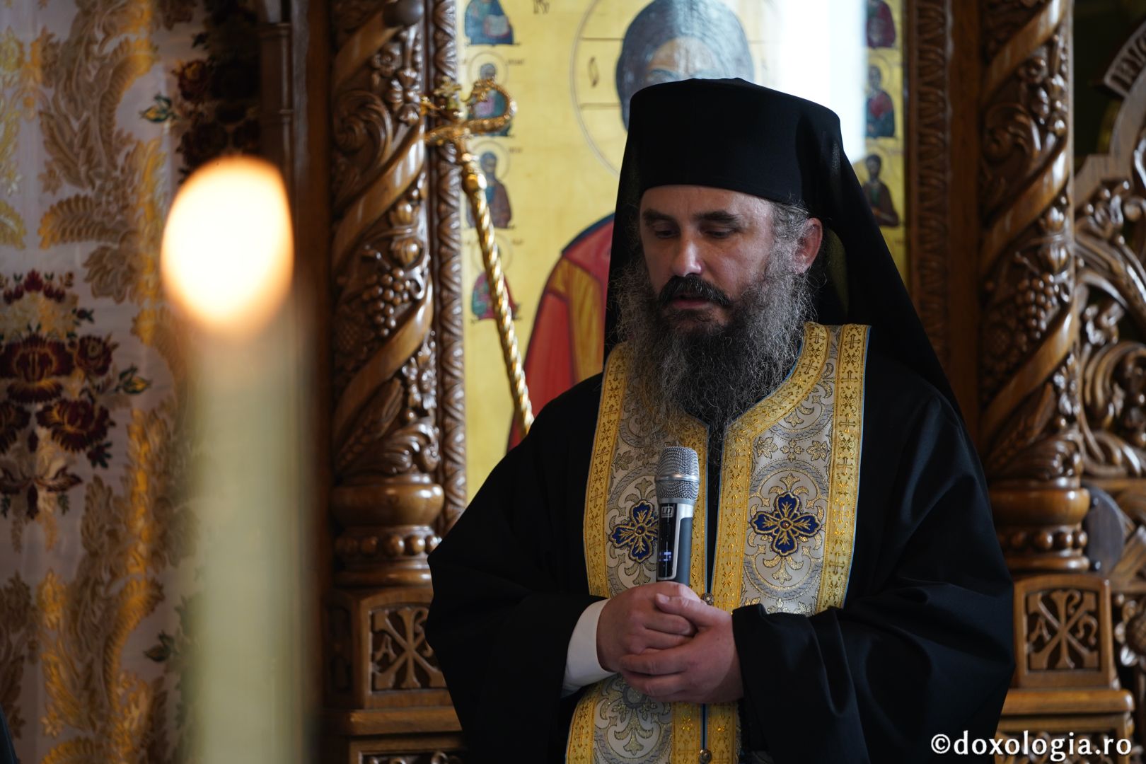 Parastas pentru duhovnicii din „Grădina cu sfinți”: PS Varlaam Ploieșteanul a slujit la Mănăstirea Sihăstria