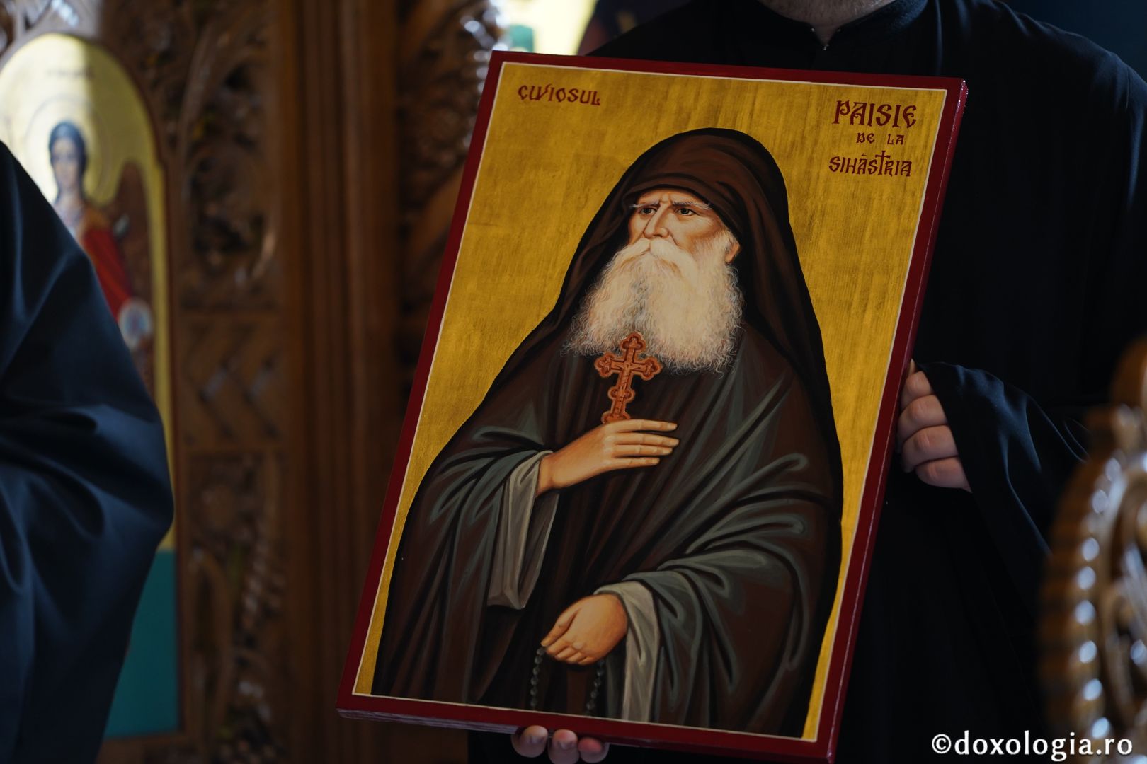 Parastas pentru duhovnicii din „Grădina cu sfinți”: PS Varlaam Ploieșteanul a slujit la Mănăstirea Sihăstria