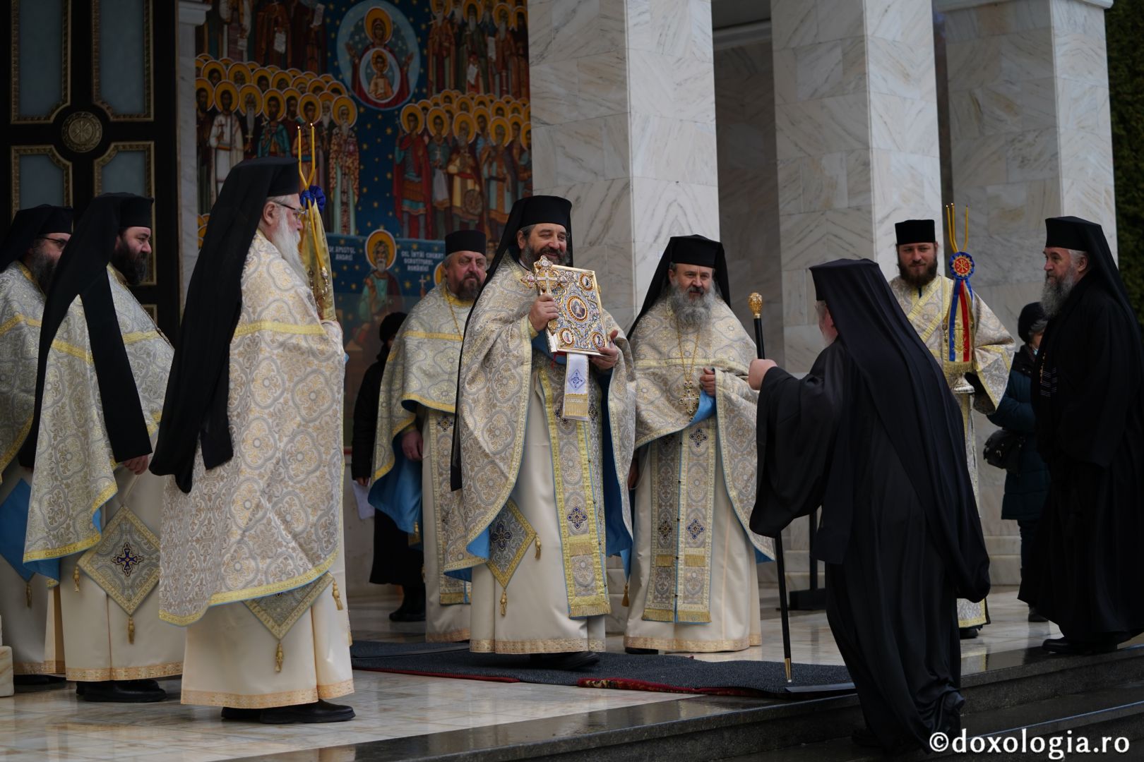 Parastas pentru duhovnicii din „Grădina cu sfinți”: PS Varlaam Ploieșteanul a slujit la Mănăstirea Sihăstria