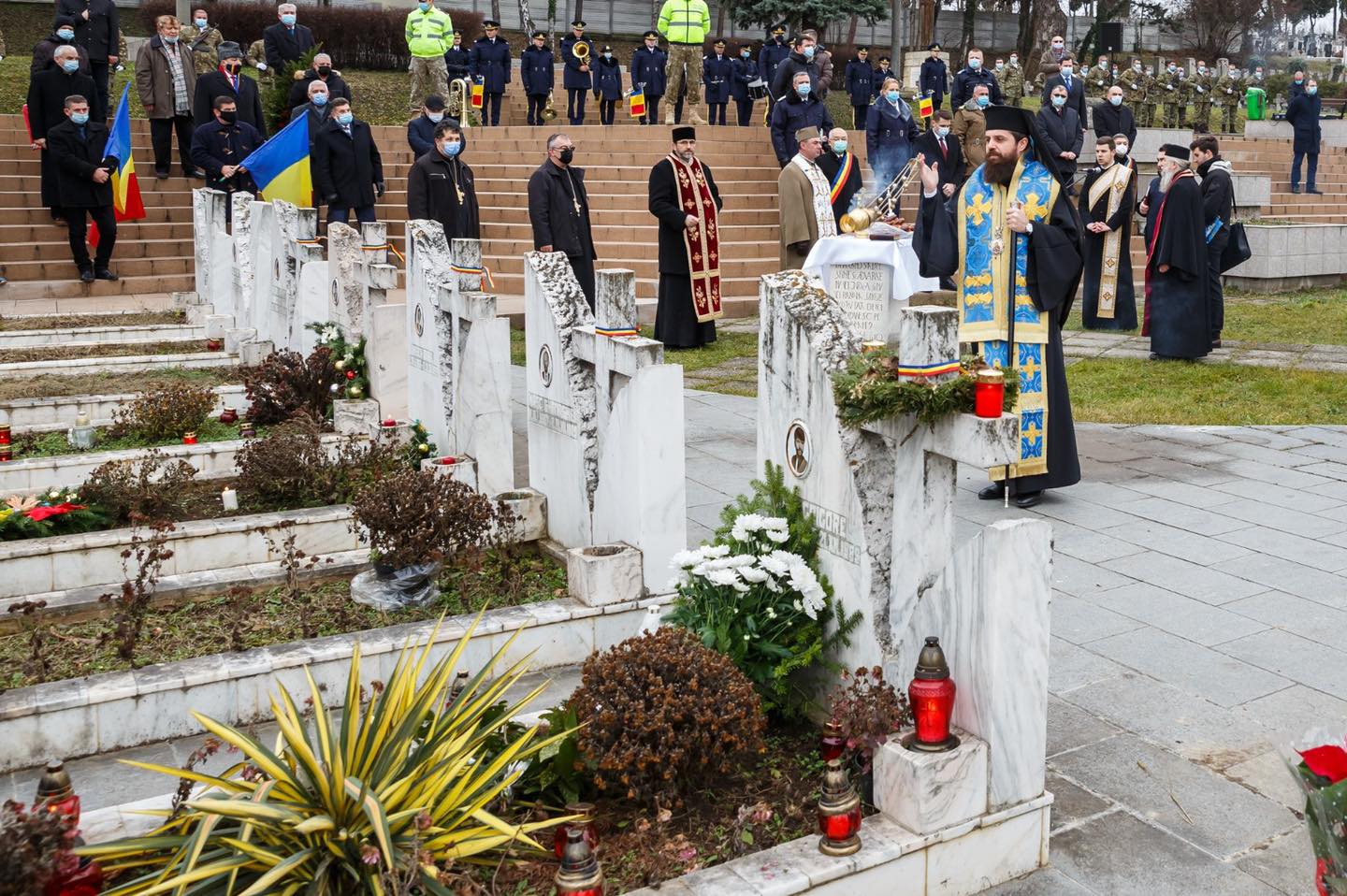 (Audio) PS Benedict Bistrițeanul: „Decembrie `89, «Dumnezeu s-a plecat spre noi»”