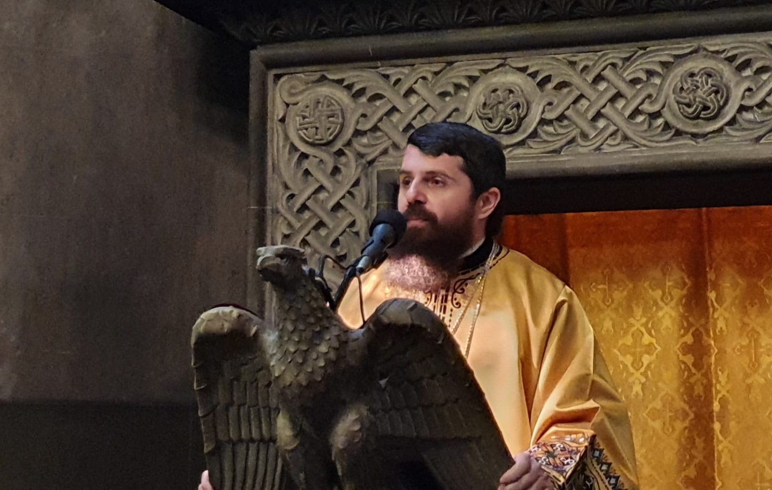 (Video) „Uimire și tăcere în fața Tainei” – PS Benedict