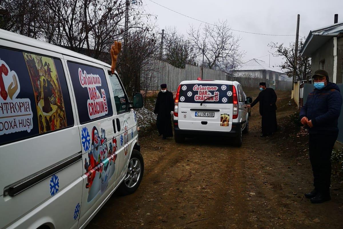 Caravana „Dar de Crăciun” din Episcopia Huşilor ajunge la 3000 de copii din judeţul Vaslui