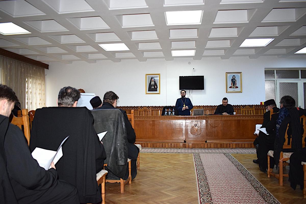 Întâlnire dedicată Concursului „Biserica – familia românilor de pretutindeni”