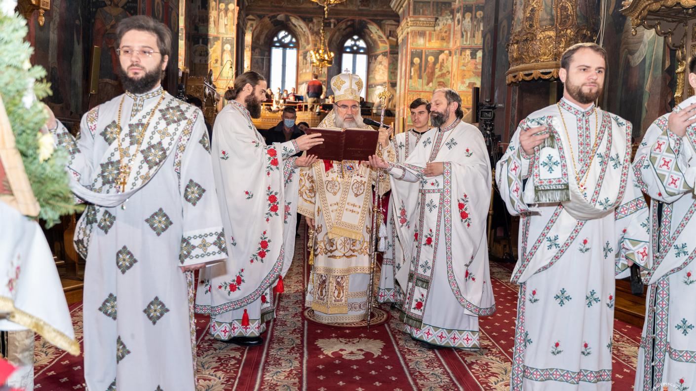 Liturghie arhierească la Catedrala Arhiepiscopală din Roman