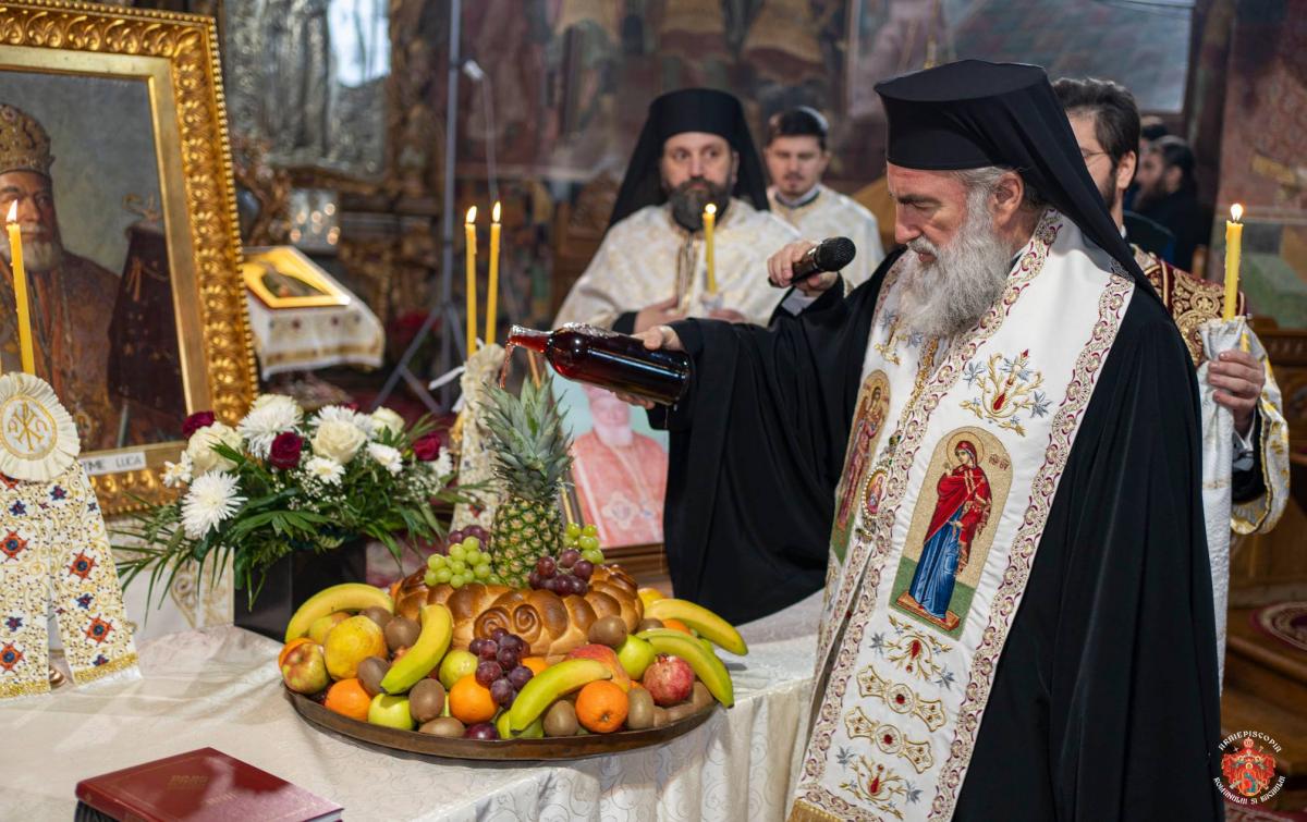IPS Arhiepiscop Eftimie, pomenit la Catedrala Arhiepiscopală din Roman