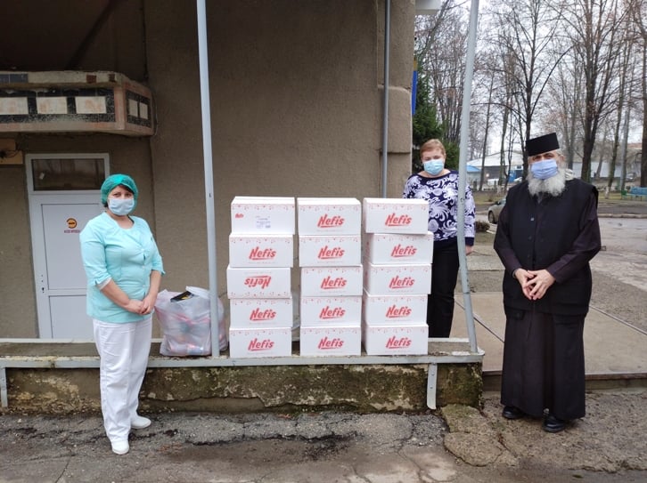 Daruri din partea Episcopiei de Bălţi pentru o sută de copii Daruri din partea Episcopiei de Bălţi pentru o sută de copii