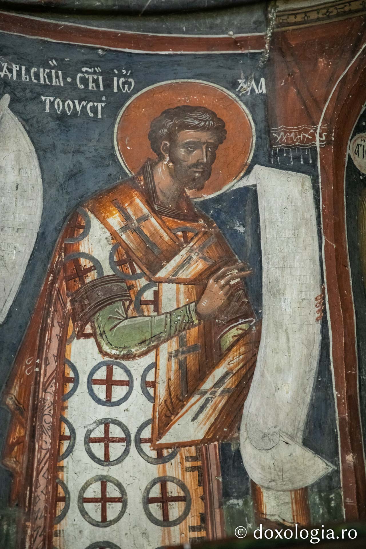 Reprezentare iconografică a Sfântului Ierarh Ioan Gură de Aur – Bolnița Mănăstirii Cozia (Foto: pr. Silviu Cluci) Reprezentare iconografică a Sfântului Ierarh Ioan Gură de Aur – Bolnița Mănăstirii Cozia