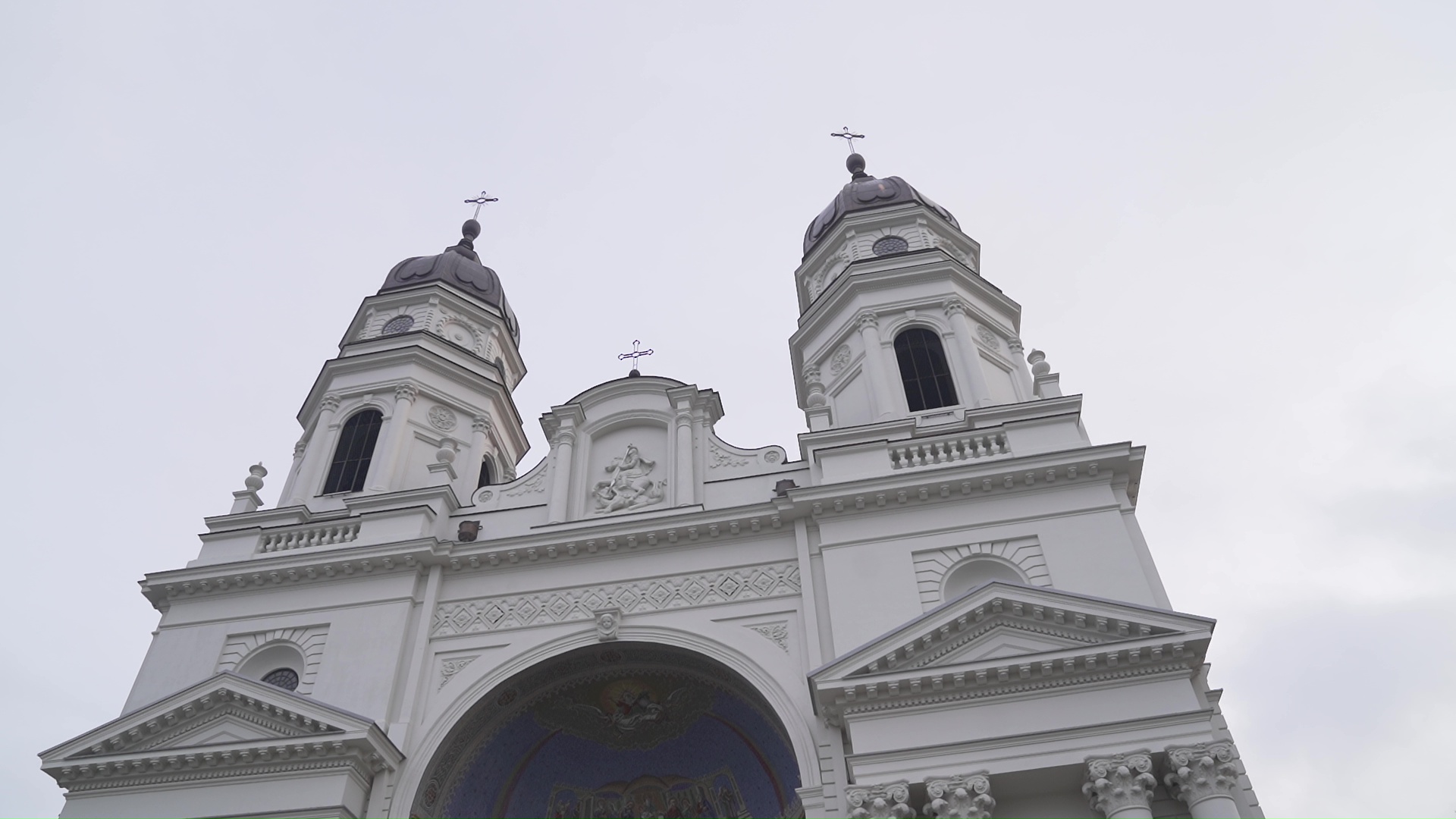 (Video) Sfinții Trei Ierarhi la Catedrala din Iași