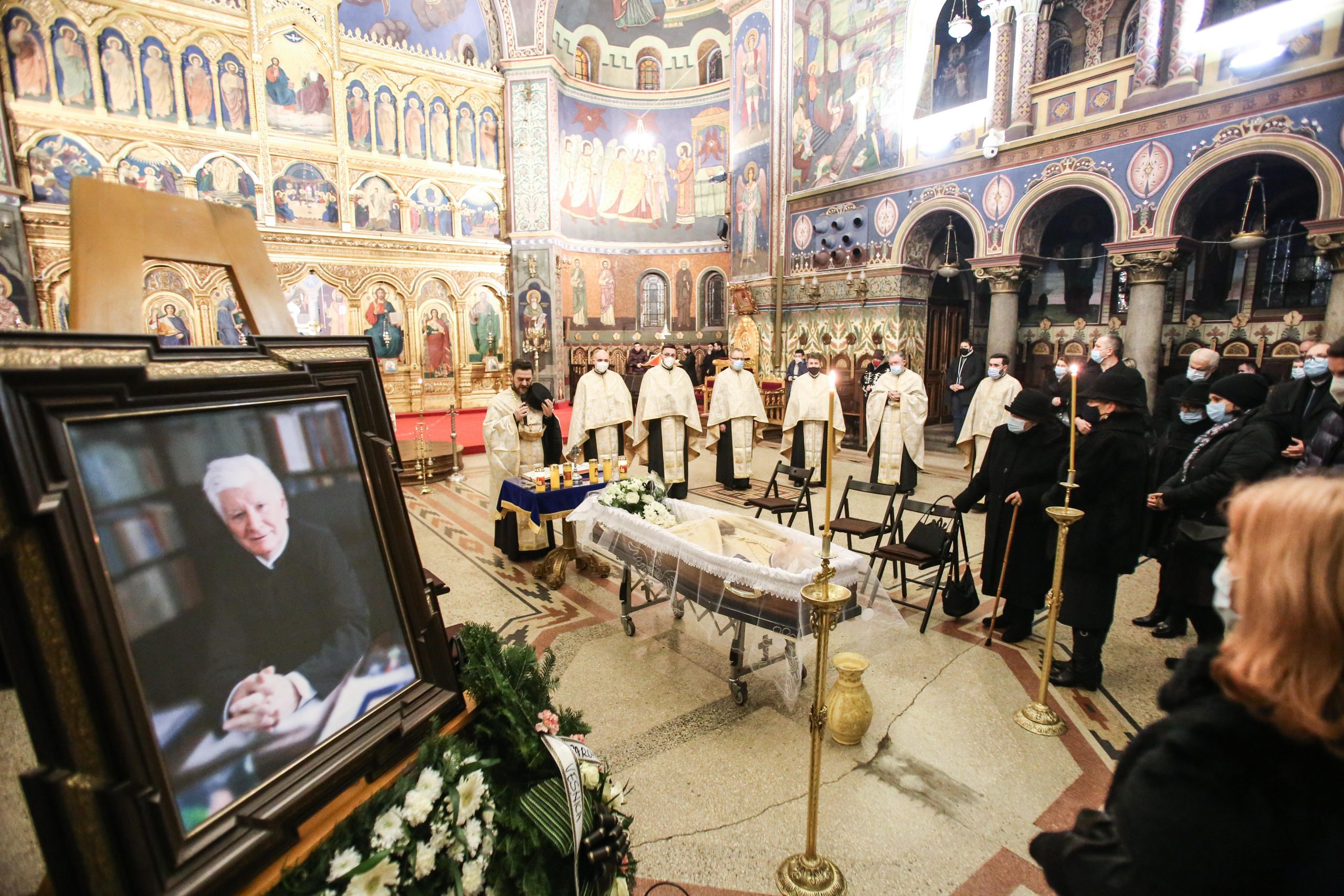 foto: Mitropolia Ardealului Priveghi la Catedrala mitropolitană. Pr. decan Daniel Buda: „Părintele Mircea Păcurariu este un dar de la Dumnezeu pentru noi toţi”
