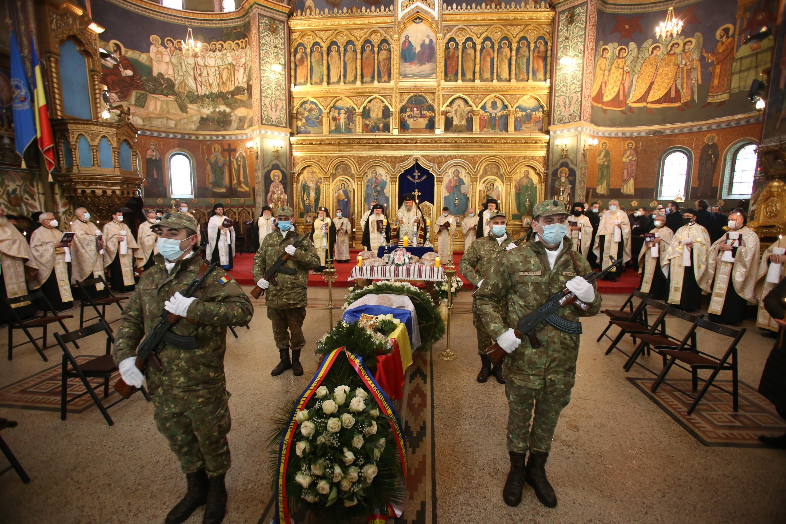 foto: Mitropolia Ardealului Părintele academician Mircea Păcurariu a fost condus pe drumul veșniciei
